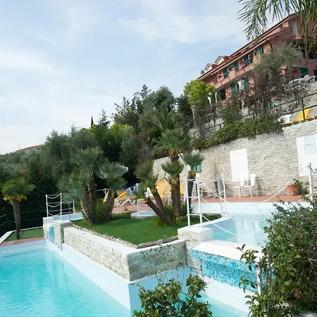 Fuer 4 Personen In Imperia Imperia